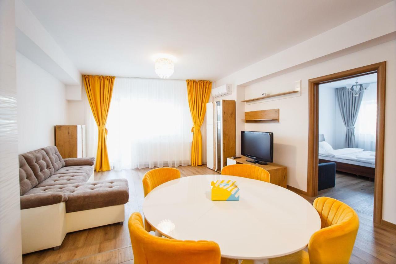 Spacious & Bright 2 Bedroom Central Apartment Oradea Dış mekan fotoğraf