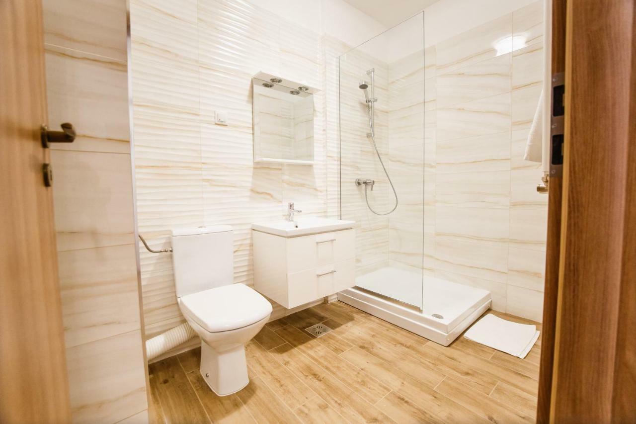 Spacious & Bright 2 Bedroom Central Apartment Oradea Dış mekan fotoğraf