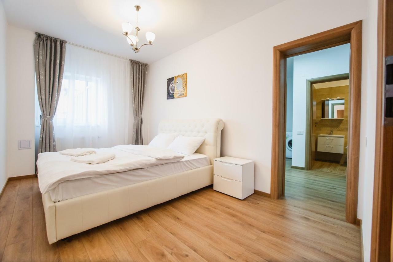 Spacious & Bright 2 Bedroom Central Apartment Oradea Dış mekan fotoğraf