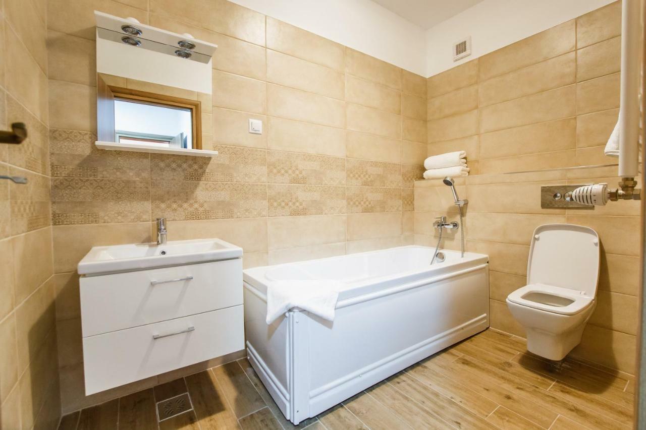 Spacious & Bright 2 Bedroom Central Apartment Oradea Dış mekan fotoğraf