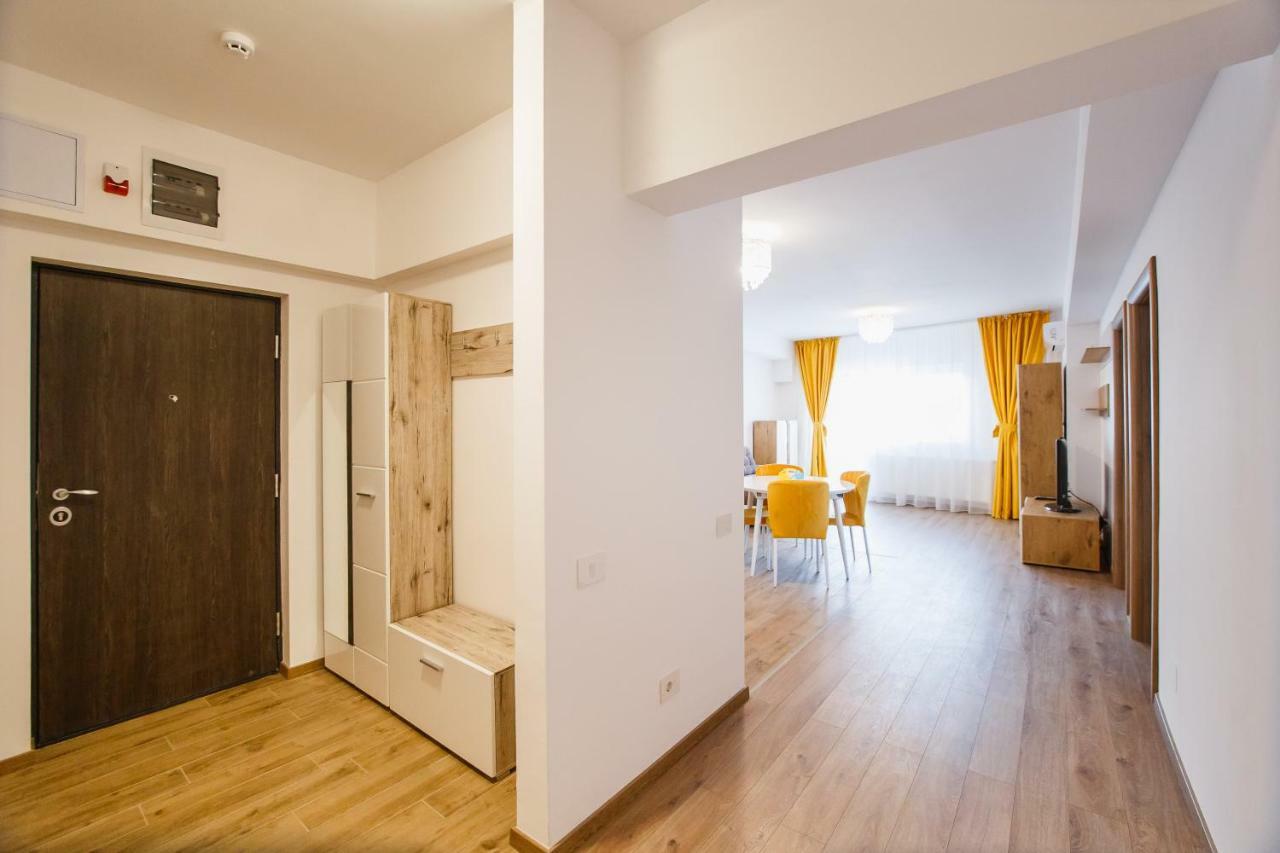 Spacious & Bright 2 Bedroom Central Apartment Oradea Dış mekan fotoğraf