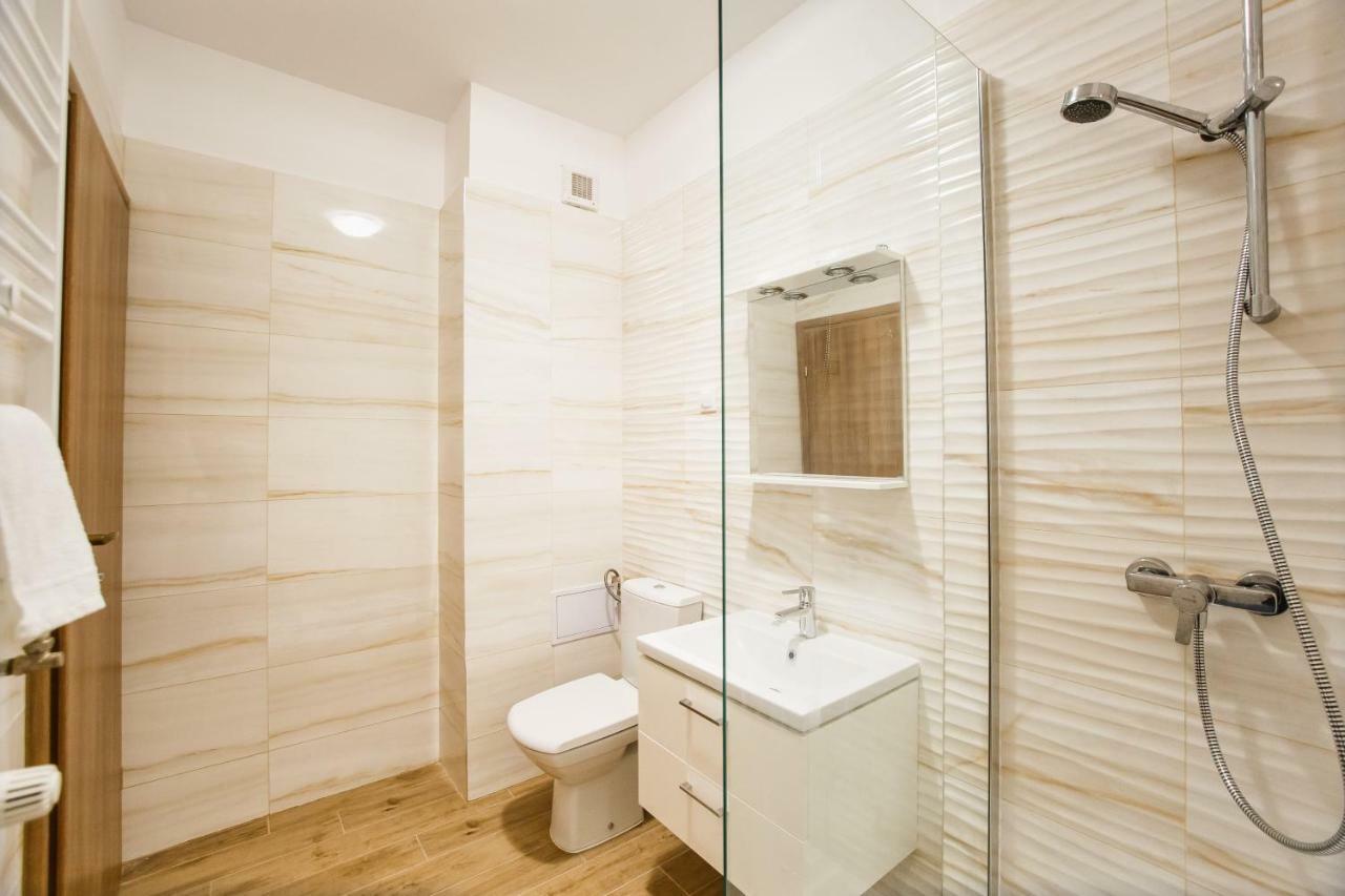 Spacious & Bright 2 Bedroom Central Apartment Oradea Dış mekan fotoğraf
