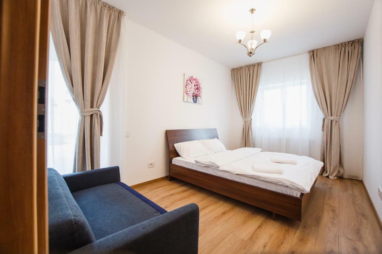 Spacious & Bright 2 Bedroom Central Apartment Oradea Dış mekan fotoğraf