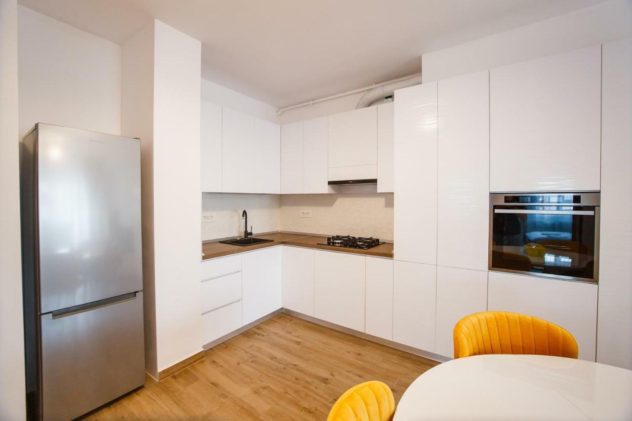 Spacious & Bright 2 Bedroom Central Apartment Oradea Dış mekan fotoğraf