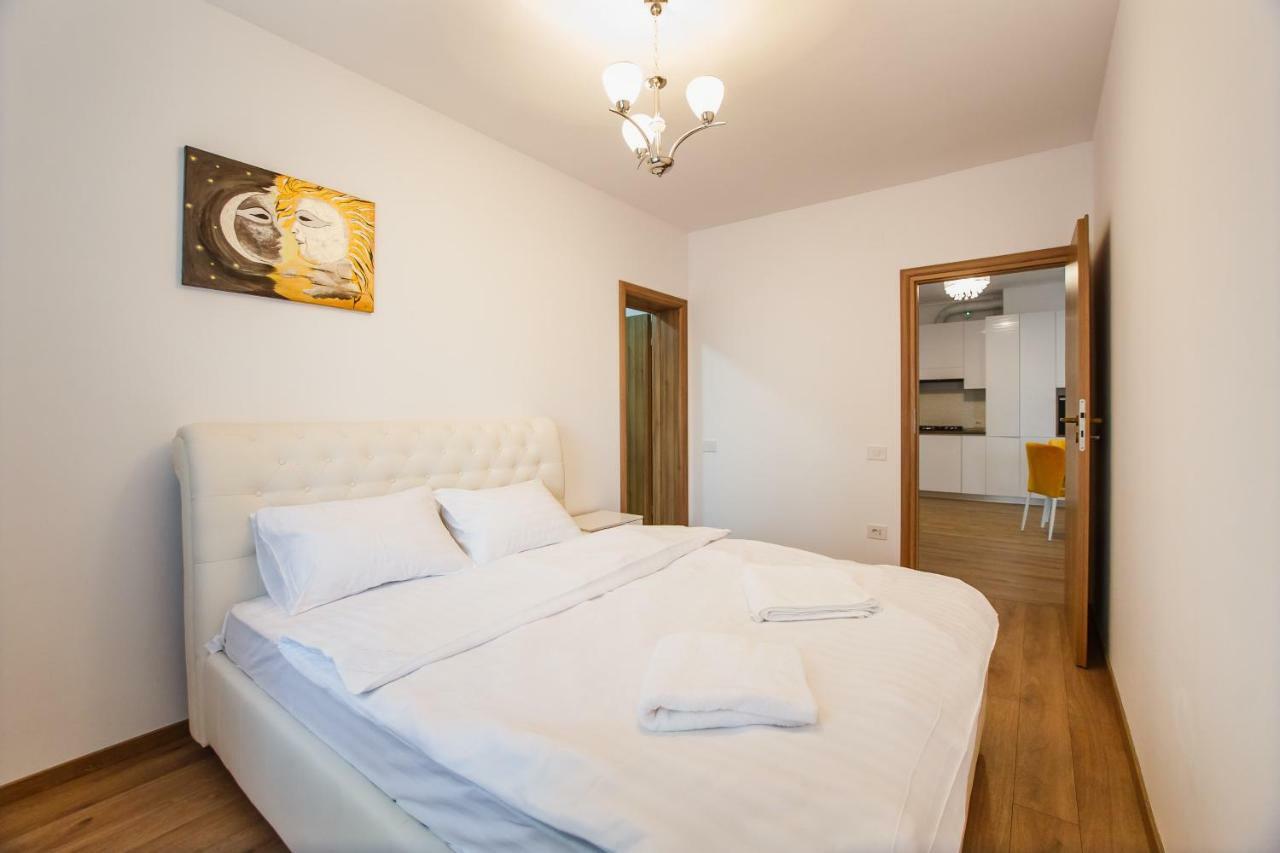 Spacious & Bright 2 Bedroom Central Apartment Oradea Dış mekan fotoğraf