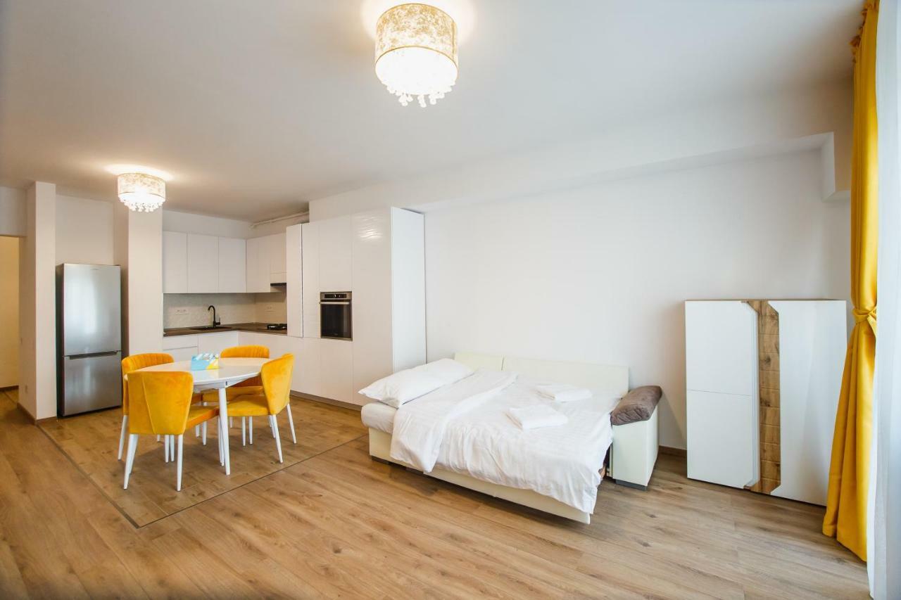 Spacious & Bright 2 Bedroom Central Apartment Oradea Dış mekan fotoğraf