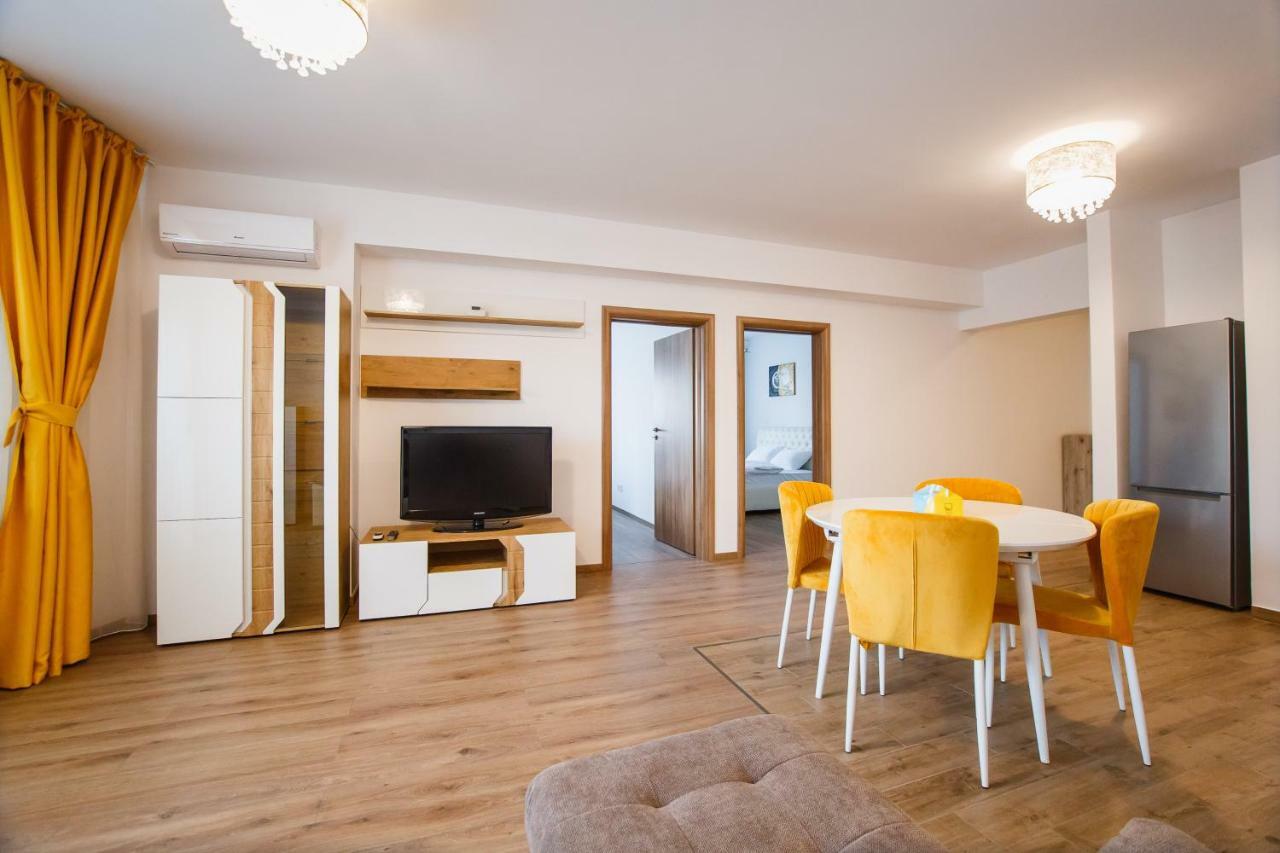 Spacious & Bright 2 Bedroom Central Apartment Oradea Dış mekan fotoğraf