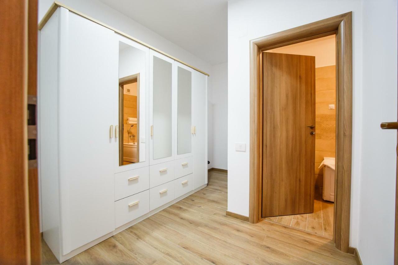Spacious & Bright 2 Bedroom Central Apartment Oradea Dış mekan fotoğraf
