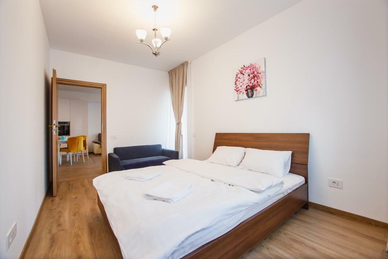 Spacious & Bright 2 Bedroom Central Apartment Oradea Dış mekan fotoğraf